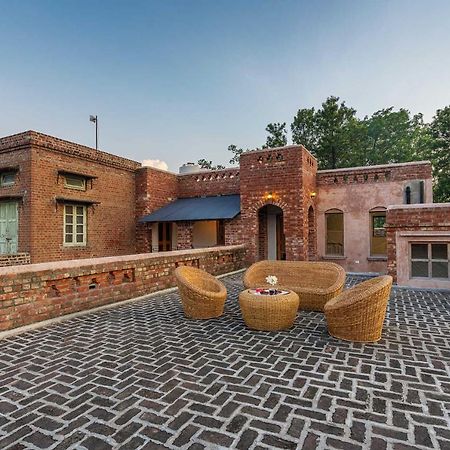 Stayvista'S Peepal Haveli - Rustic Kothi With Terrace, Breathtaking View & Bonfire Narainpur  外观 照片