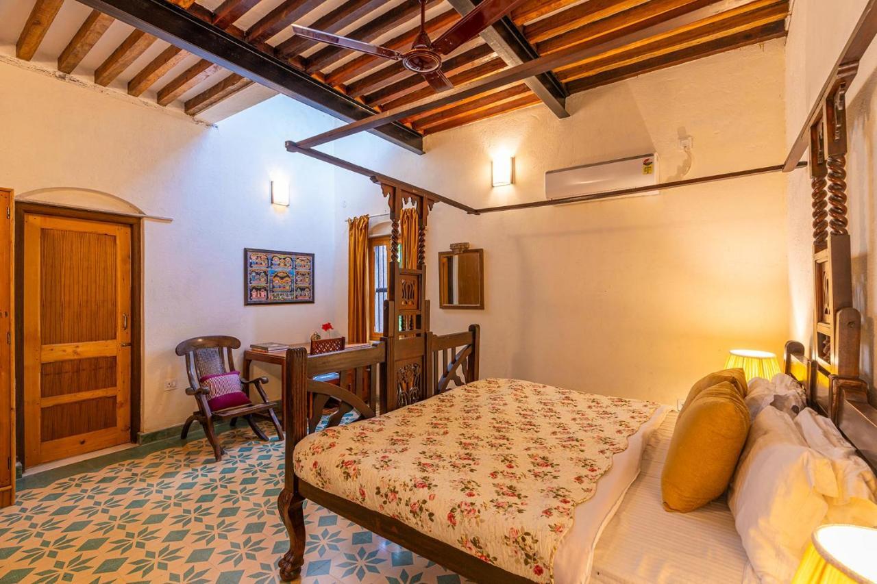 Stayvista'S Peepal Haveli - Rustic Kothi With Terrace, Breathtaking View & Bonfire Narainpur  外观 照片
