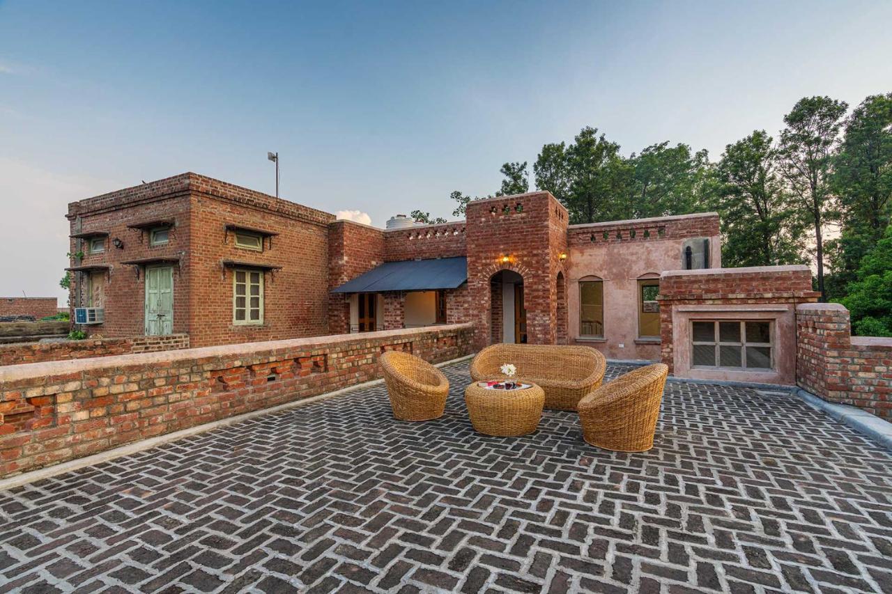 Stayvista'S Peepal Haveli - Rustic Kothi With Terrace, Breathtaking View & Bonfire Narainpur  外观 照片