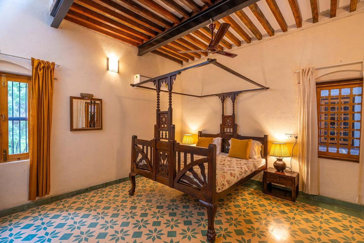 Stayvista'S Peepal Haveli - Rustic Kothi With Terrace, Breathtaking View & Bonfire Narainpur  外观 照片