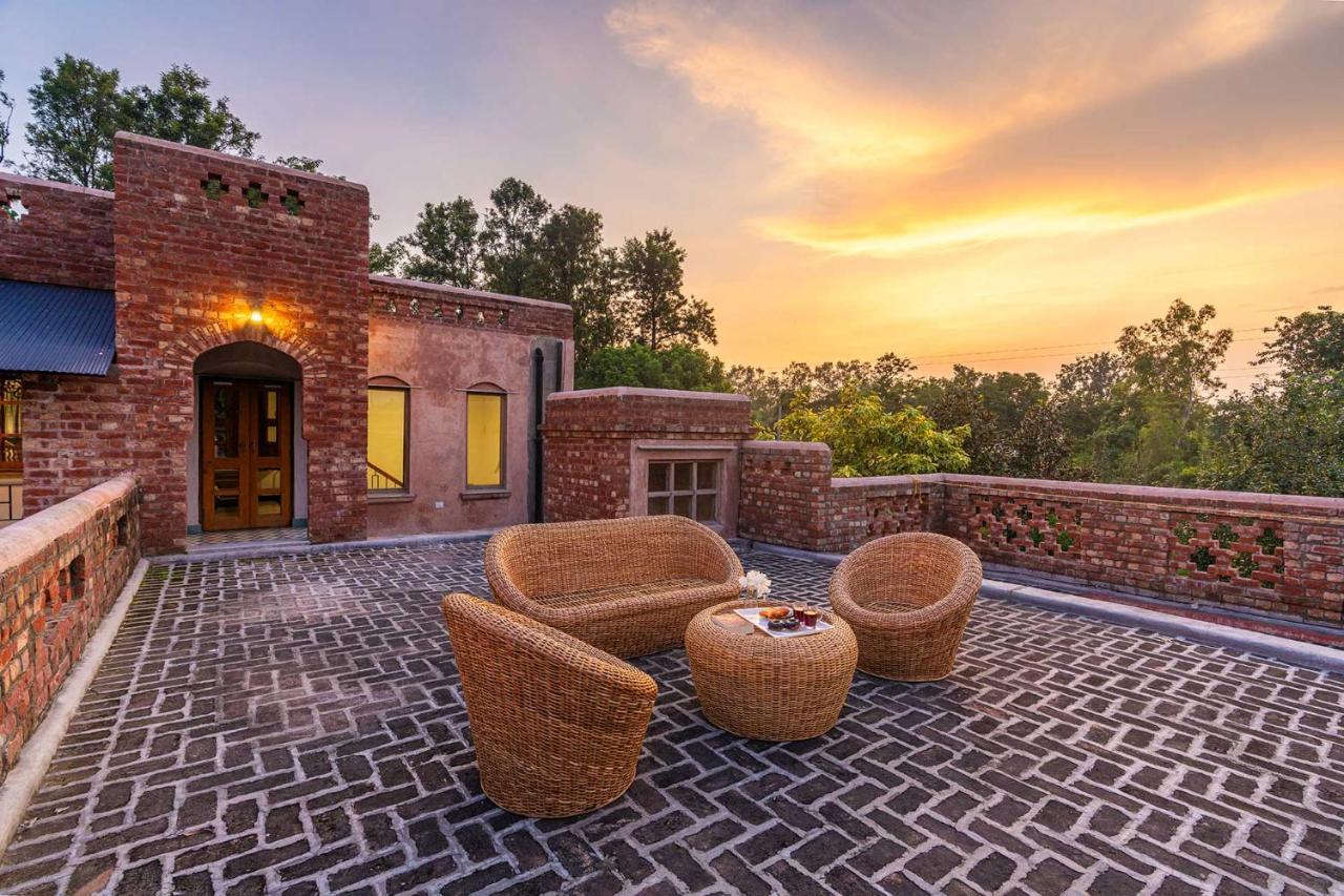 Stayvista'S Peepal Haveli - Rustic Kothi With Terrace, Breathtaking View & Bonfire Narainpur  外观 照片